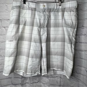 Grand Slam Golf Mens Flat Front Chino Shorts White Plaid Size 40 Polyester.